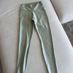 Alo Yoga High Waisted Airlift Leggings in Limestone